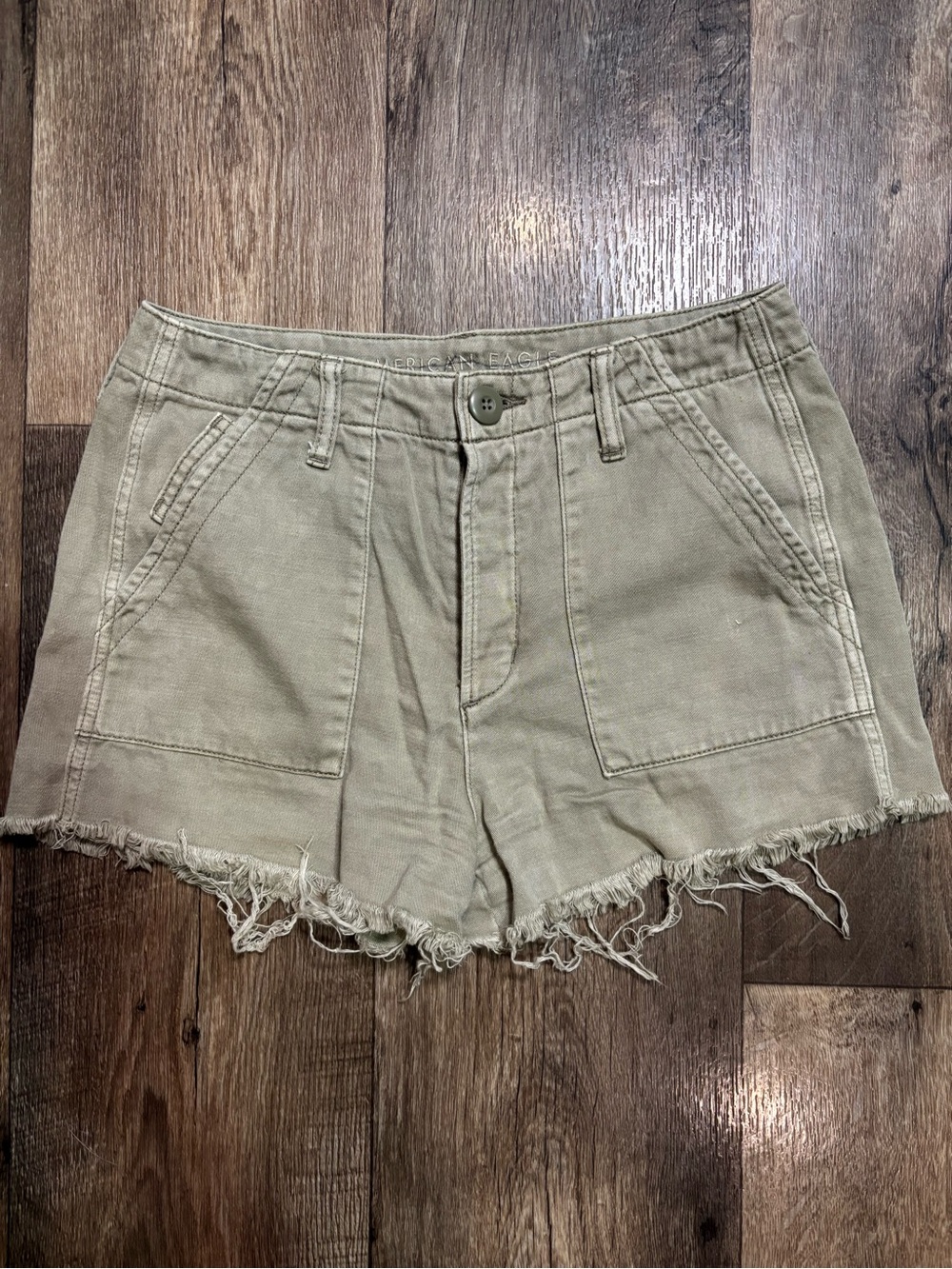 American Eagle shorts Frayed Hem Women's Olive Green Utility Shorts size 4